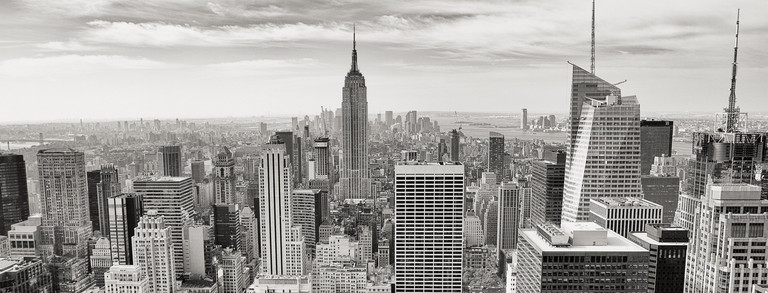 Die Skyline von Manhattan in schwarz-weiß